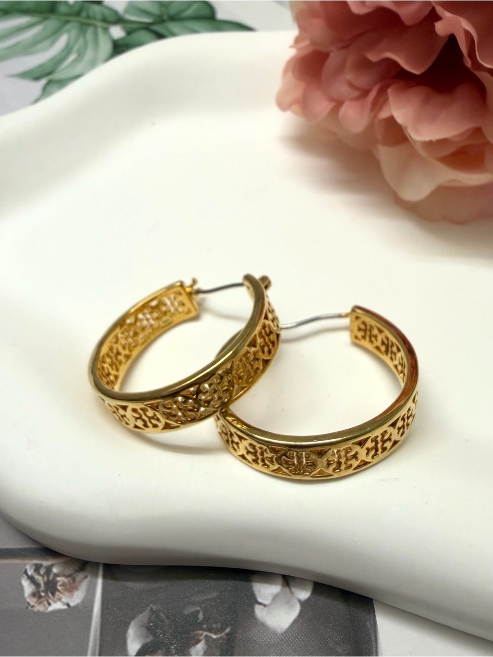 EUC Tory Burch Gold tone Elegant Hoop Earrings